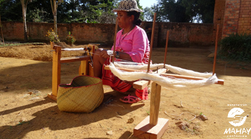 le bobinage de la soie à Madagascar avec Mahay Expédition