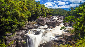 Observer les chutes d'eau du parc national de Ranomafana à Madagascar