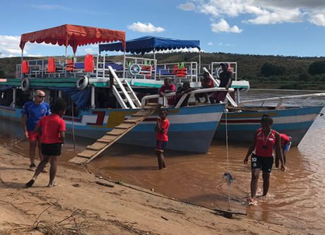 Circuit Ouest Malgache : Fleuve Tsiribihina, Allée des Baobabs et Canal du Mozambique.